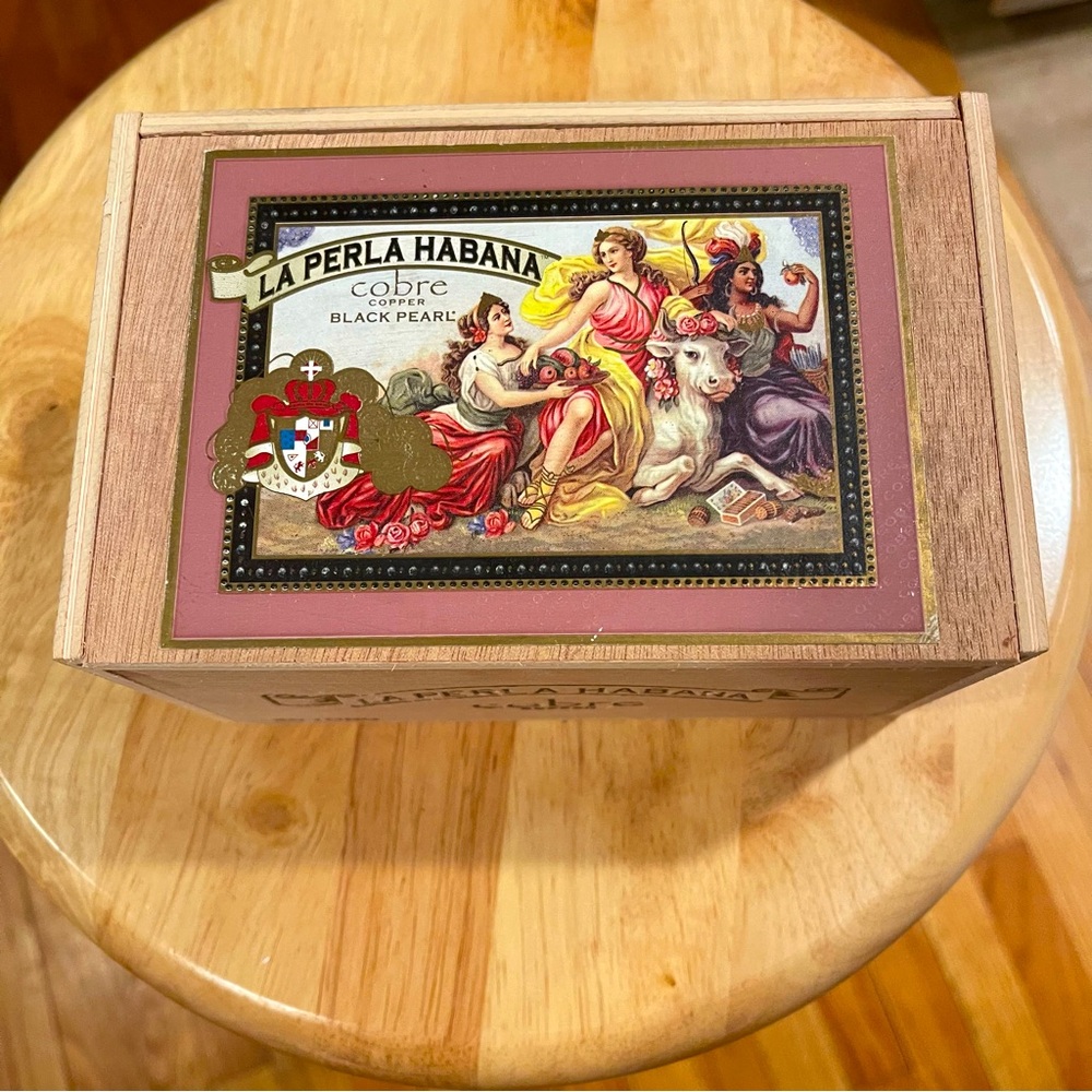 Beautifully illustrated decaled sliding lid wooden empty cigar box